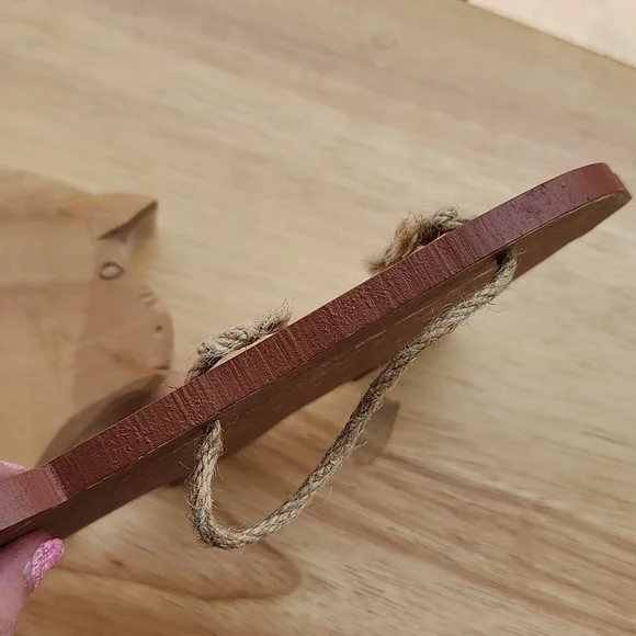 2 -- WOODEN CARVED π PIGS WALL HANGING. - Picture 7 of 7